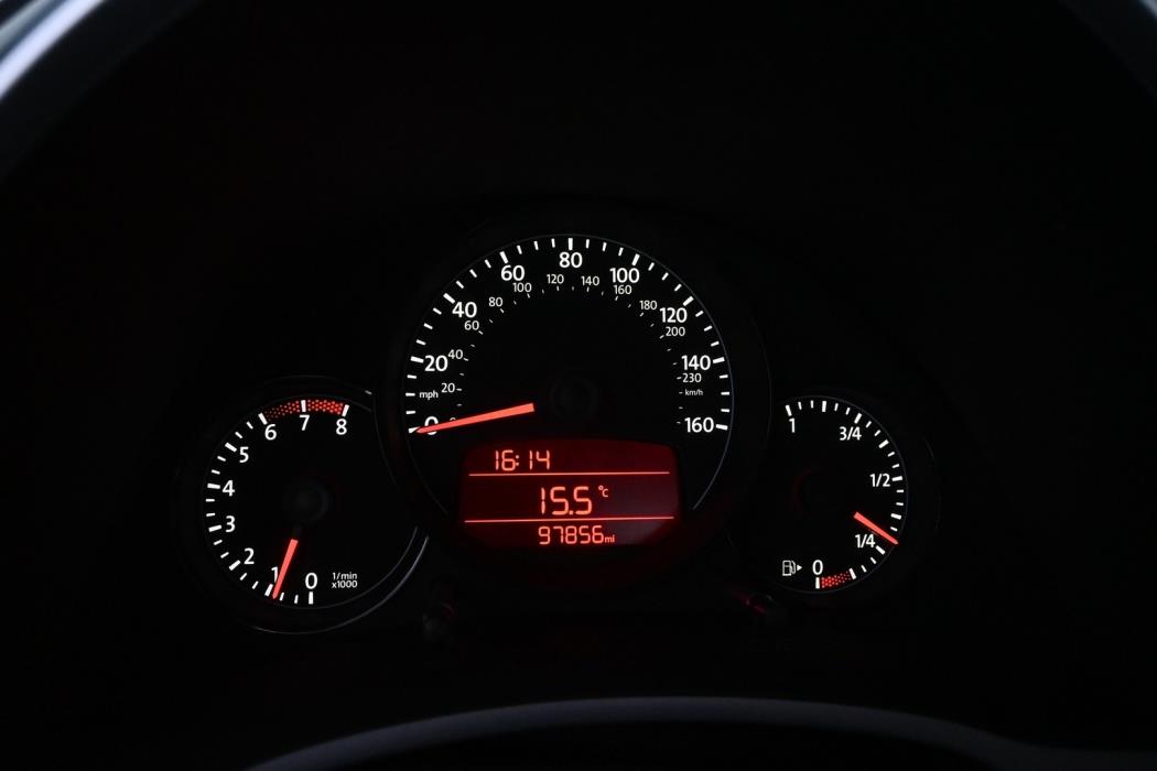 VOLKSWAGEN Beetle 2013