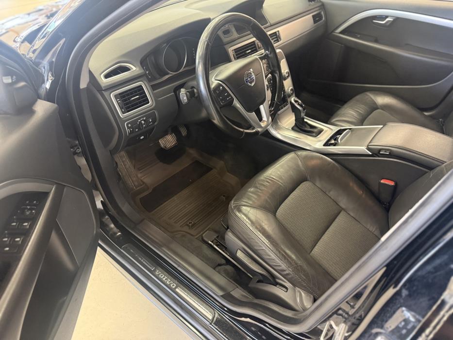VOLVO V70 2015