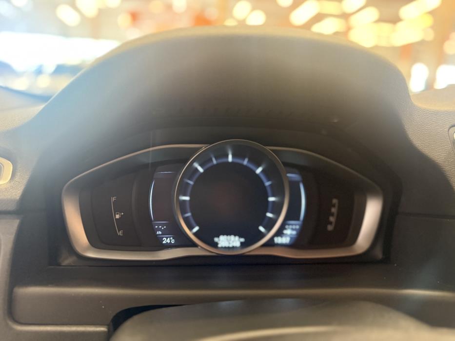 VOLVO V70 2015