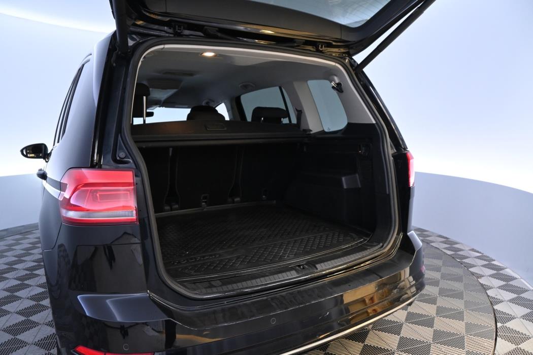 VOLKSWAGEN Touran 2018