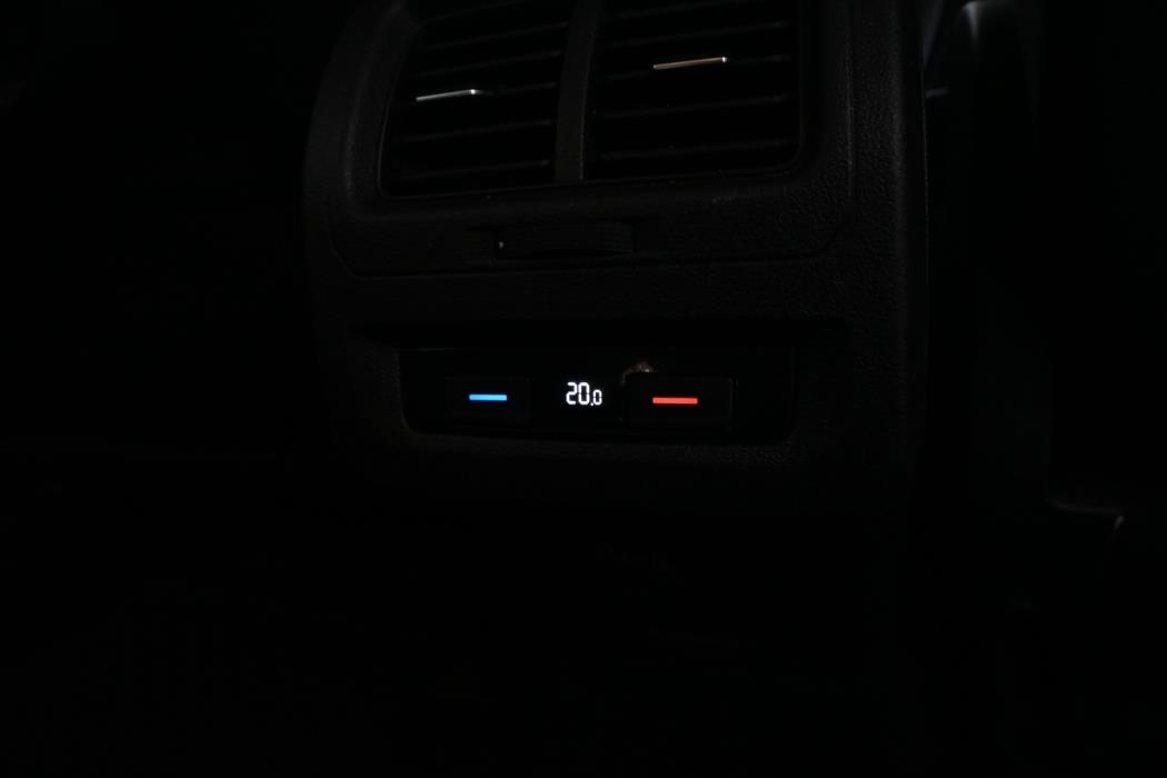 VOLKSWAGEN Touran 2018