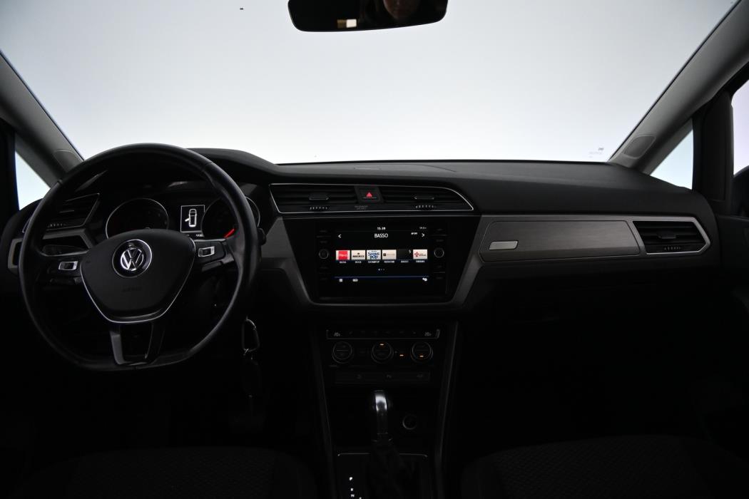 VOLKSWAGEN Touran 2018