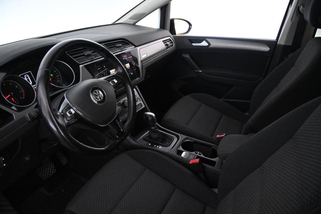 VOLKSWAGEN Touran 2018