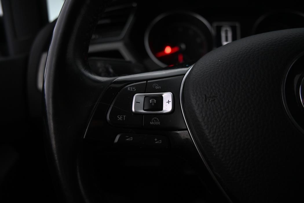 VOLKSWAGEN Touran 2018