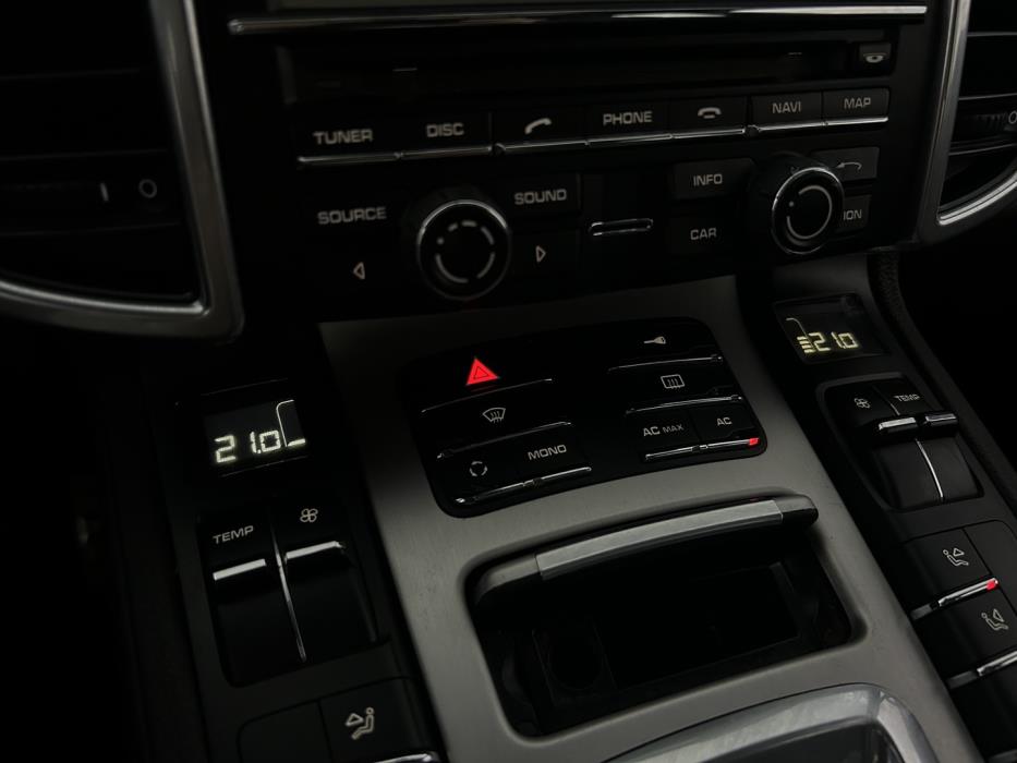 PORSCHE Cayenne 2011