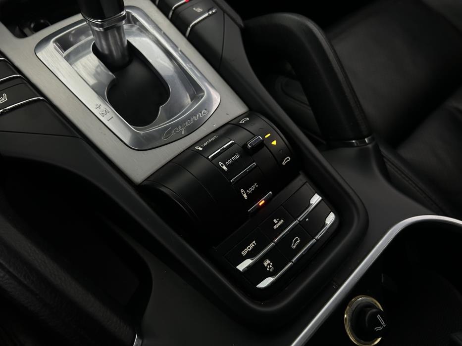 PORSCHE Cayenne 2011