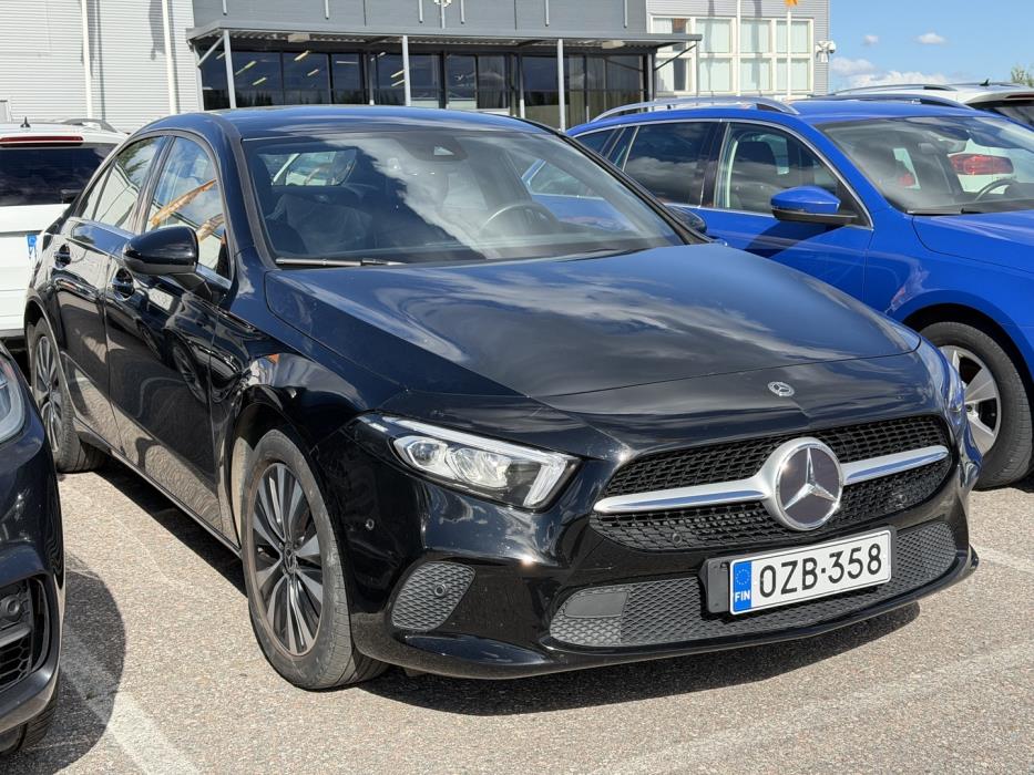 MERCEDES-BENZ A 2021