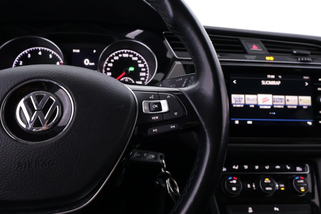 VOLKSWAGEN Touran 2020