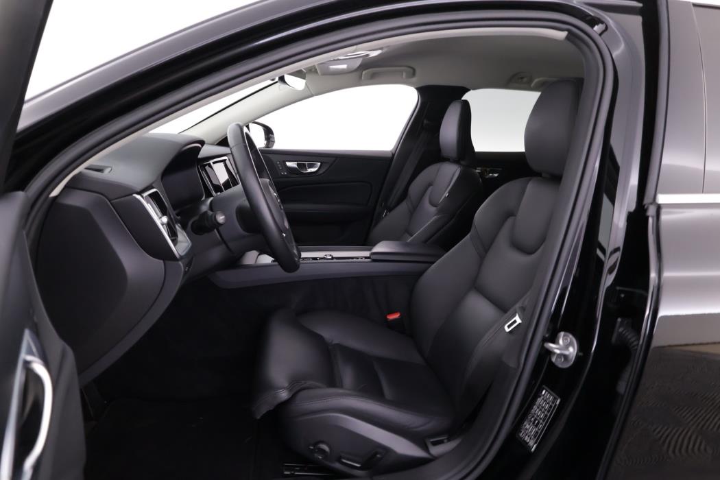 VOLVO V60 2023