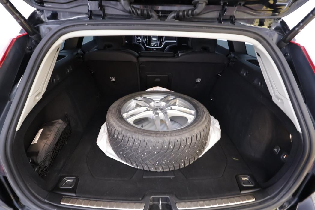 VOLVO V60 2023