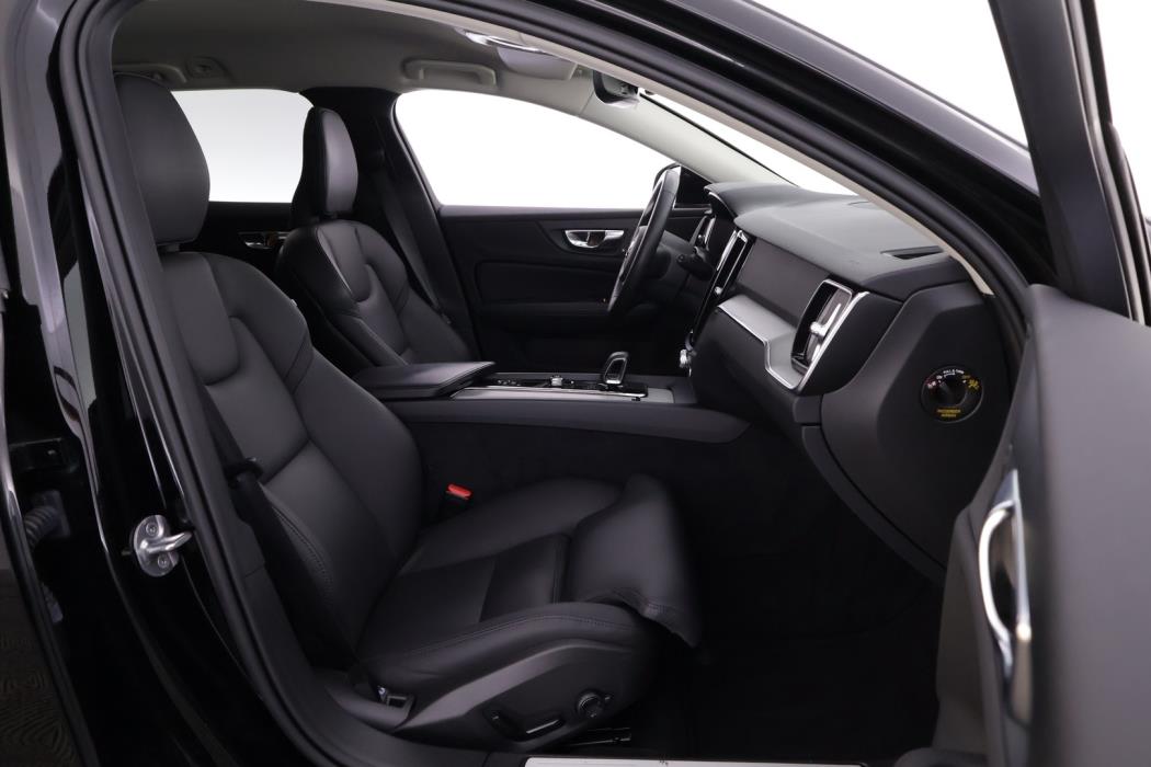 VOLVO V60 2023