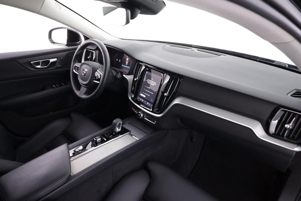 VOLVO V60 2023