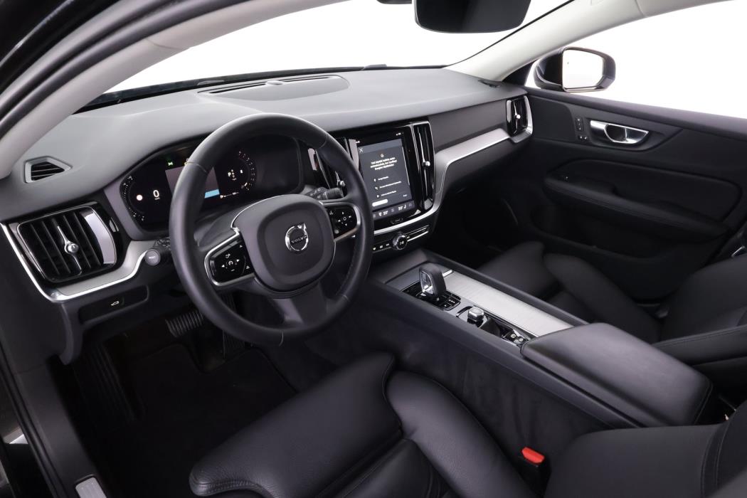 VOLVO V60 2023