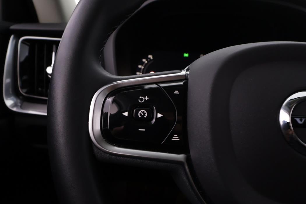 VOLVO V60 2023