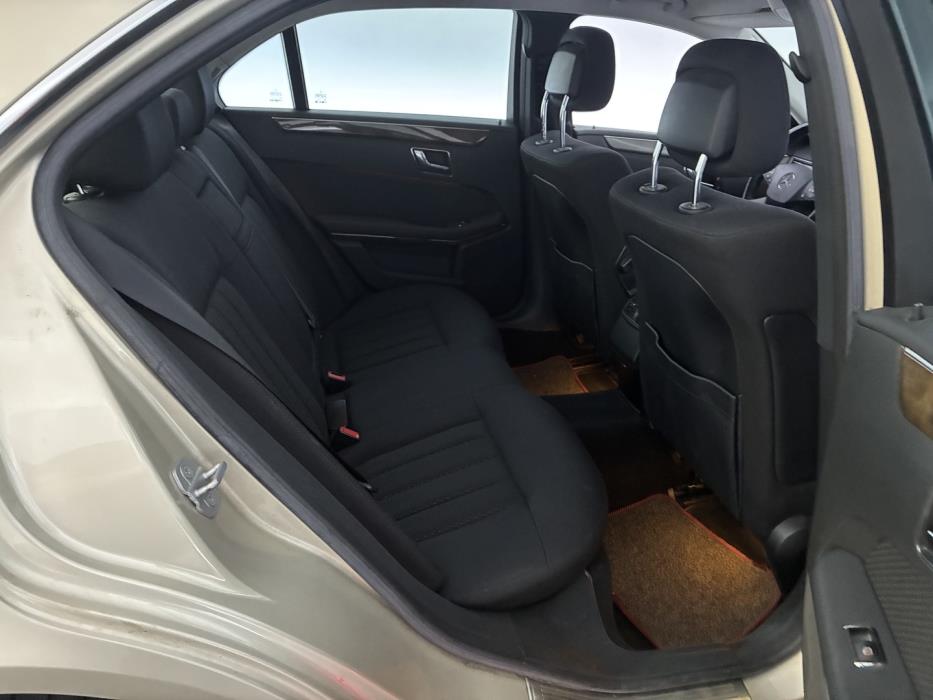 MERCEDES-BENZ E 2010
