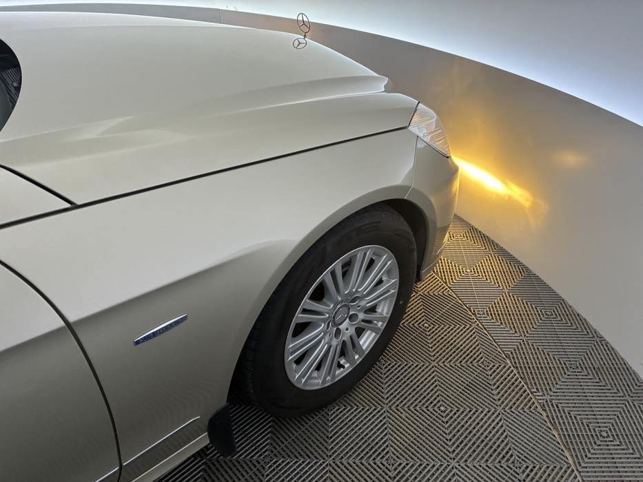 MERCEDES-BENZ E 2010