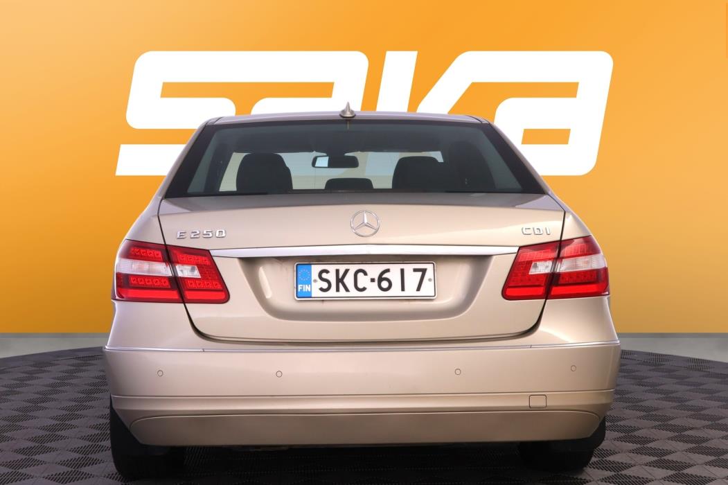 MERCEDES-BENZ E 2010