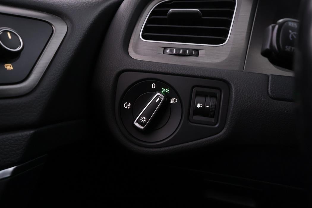 VOLKSWAGEN Golf 2013