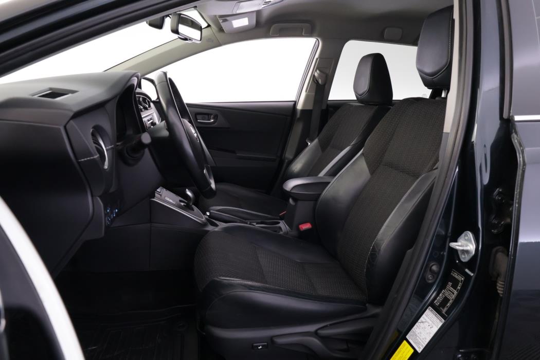 TOYOTA Auris 2015