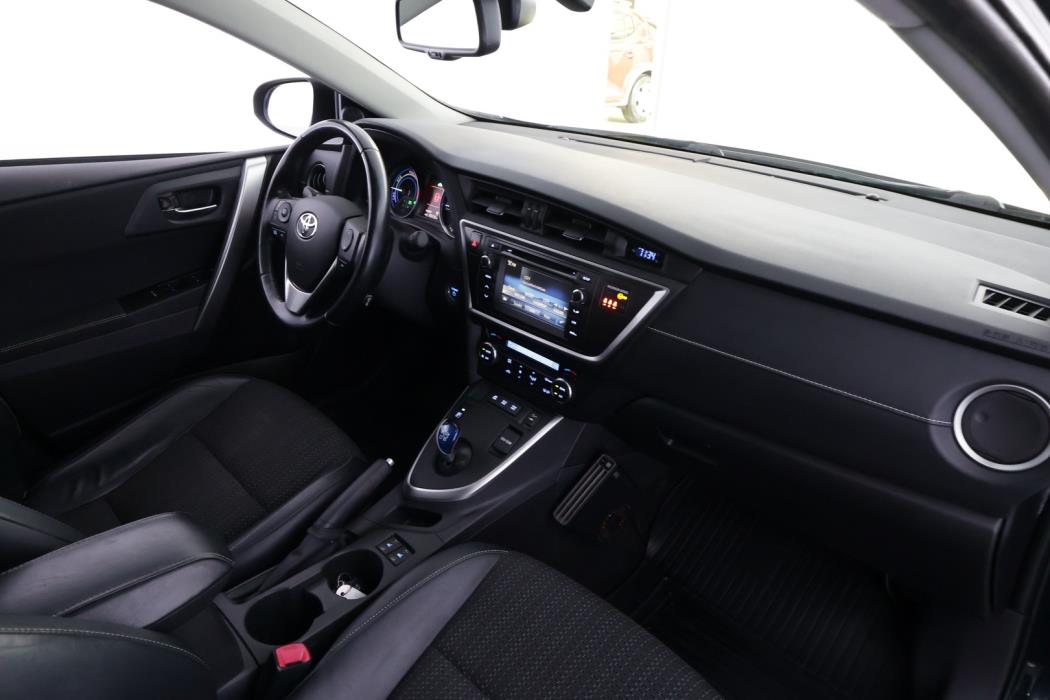 TOYOTA Auris 2015