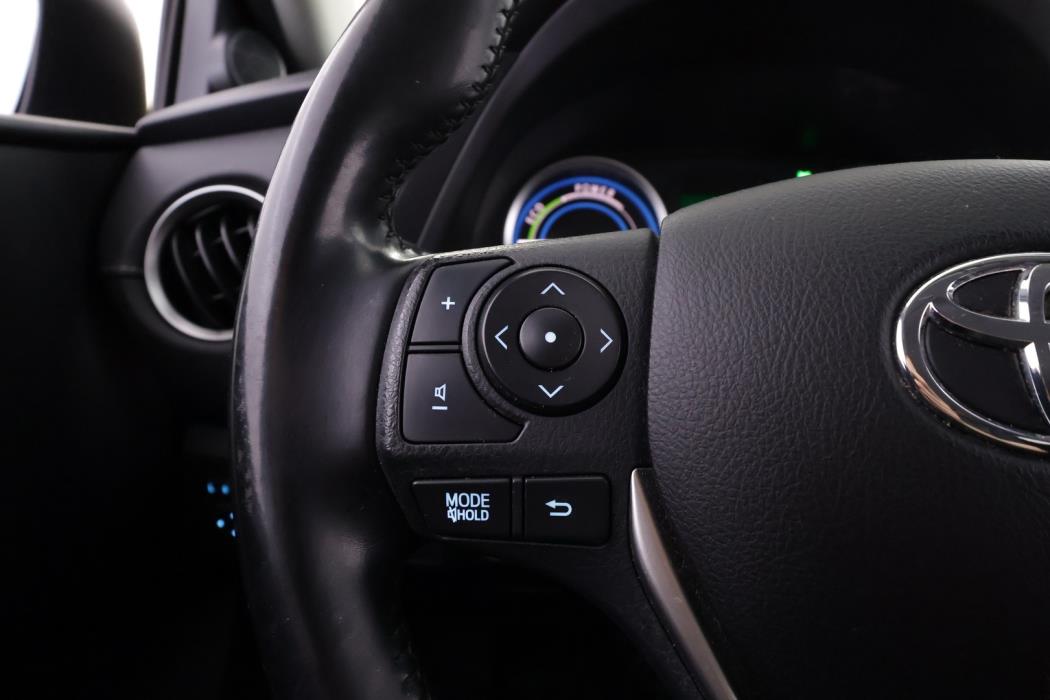 TOYOTA Auris 2015