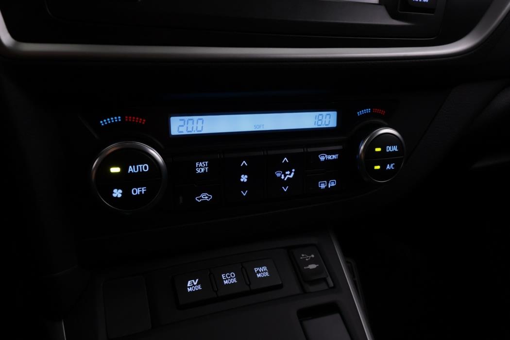 TOYOTA Auris 2015