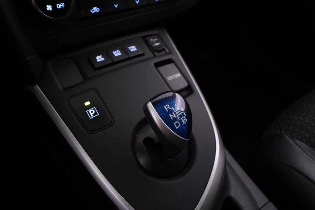TOYOTA Auris 2015