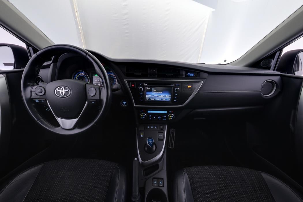 TOYOTA Auris 2015