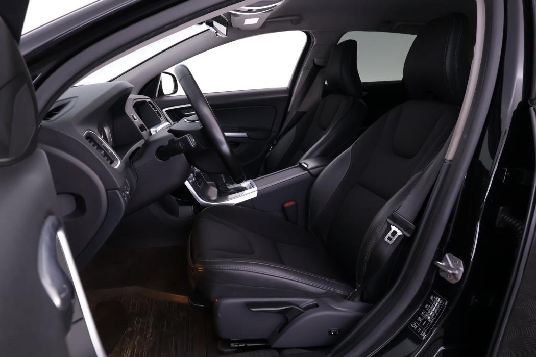 VOLVO V60 CROSS COUNTRY 2016