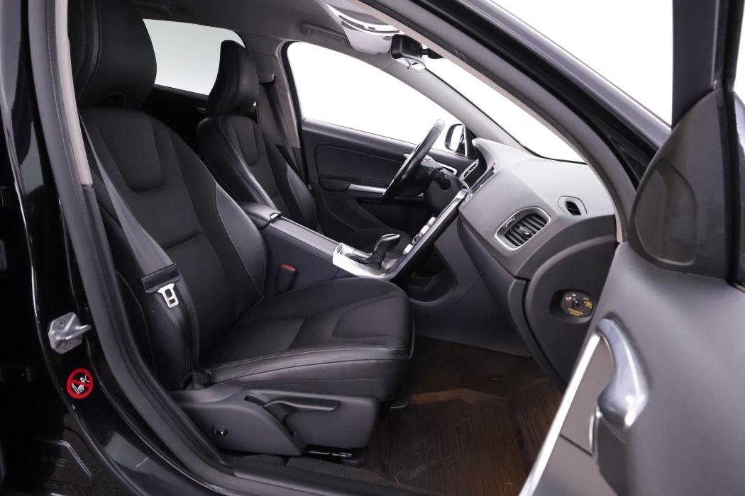VOLVO V60 CROSS COUNTRY 2016