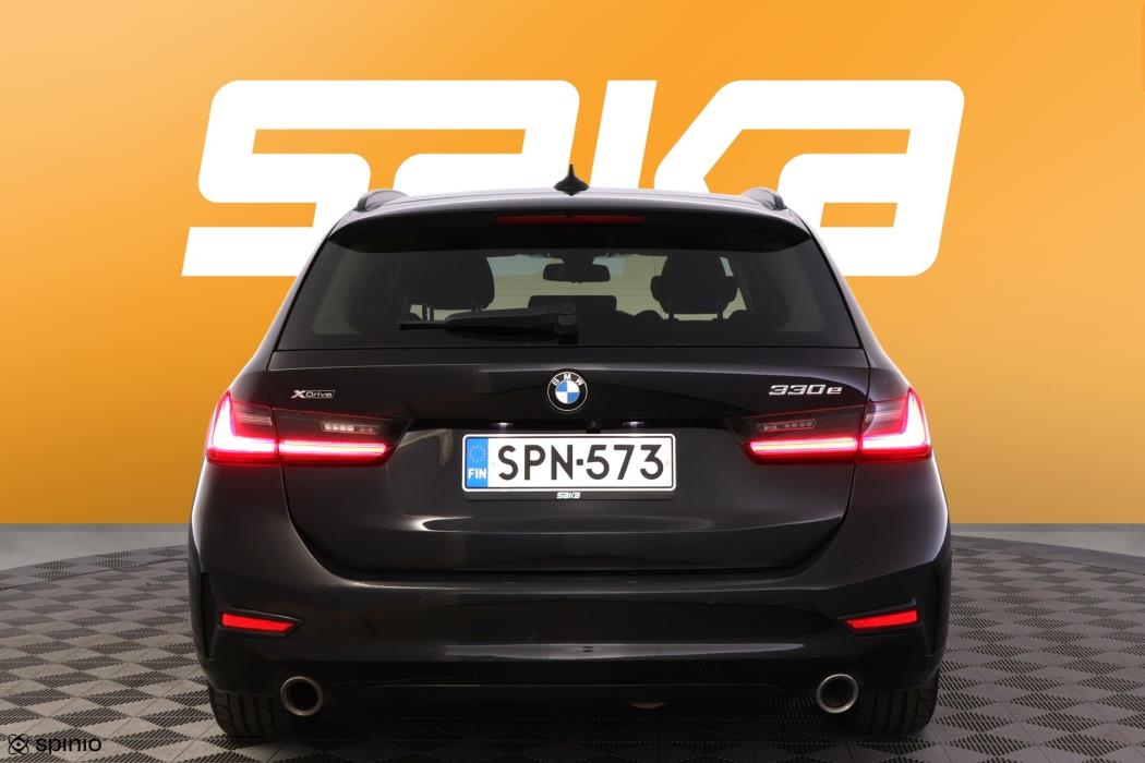 BMW 330 2021
