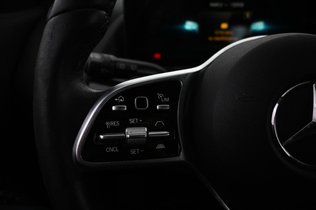 MERCEDES-BENZ GLA 2021