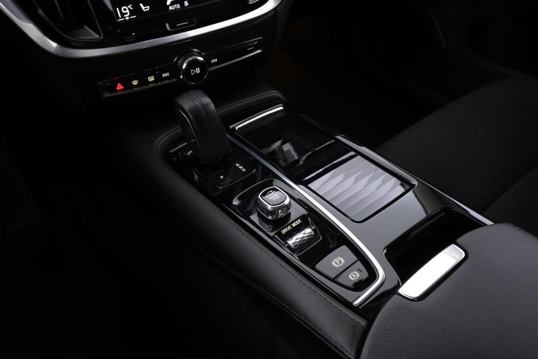 VOLVO V60 2021
