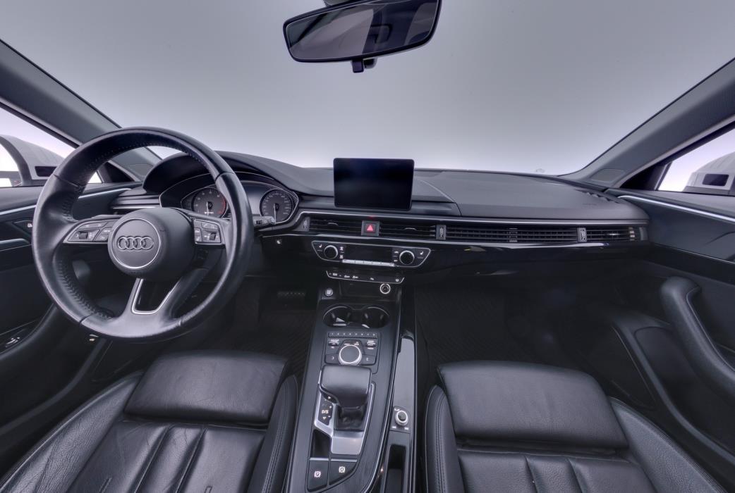 AUDI A4 2019