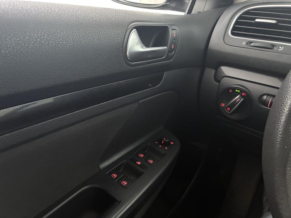 VOLKSWAGEN Golf 2010