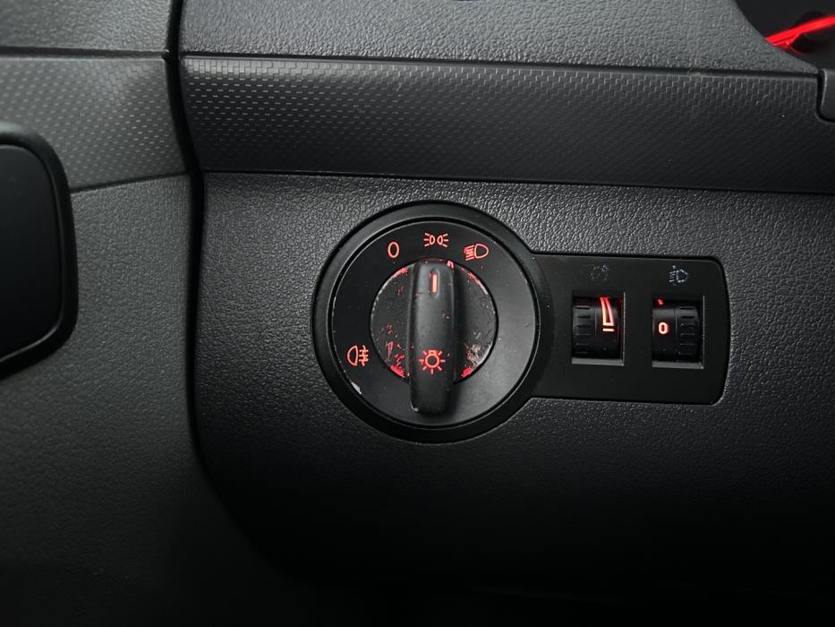 VOLKSWAGEN Caddy 2006