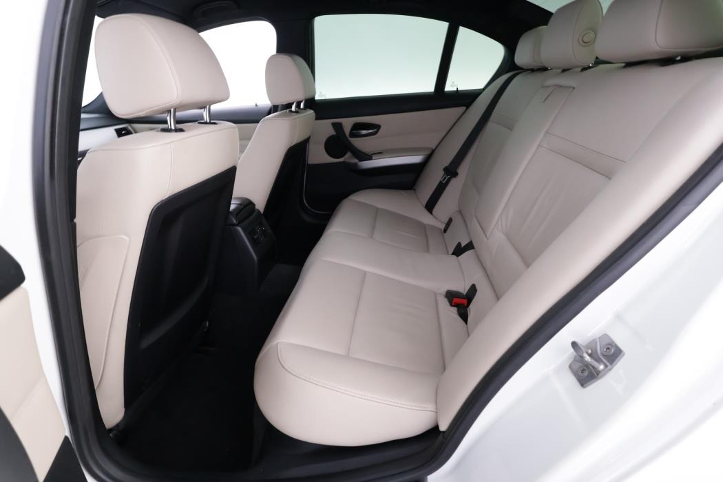 BMW 320 2011