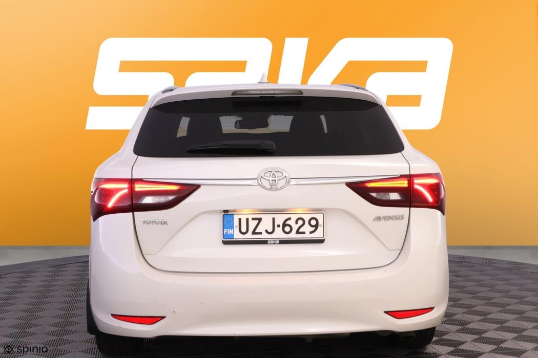 TOYOTA Avensis 2016