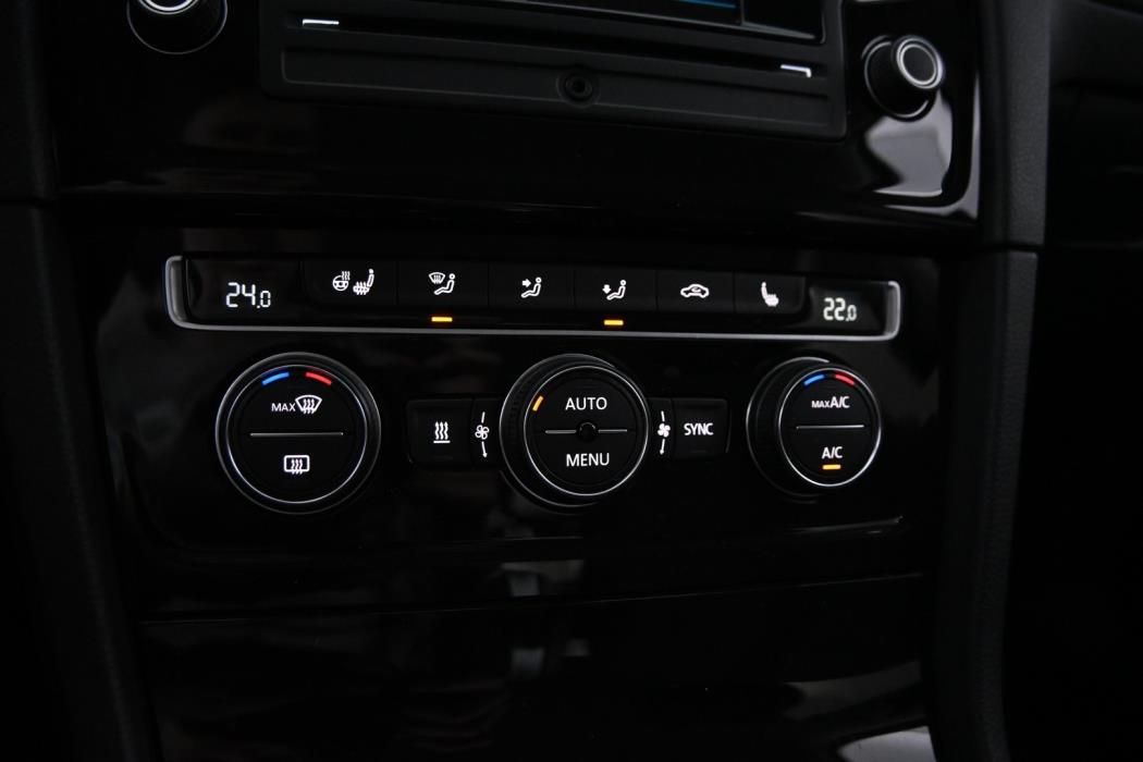 VOLKSWAGEN Golf 2016