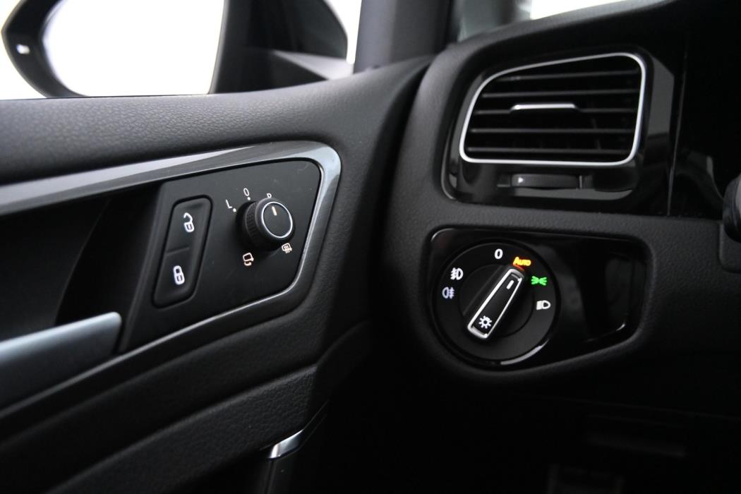 VOLKSWAGEN Golf 2016