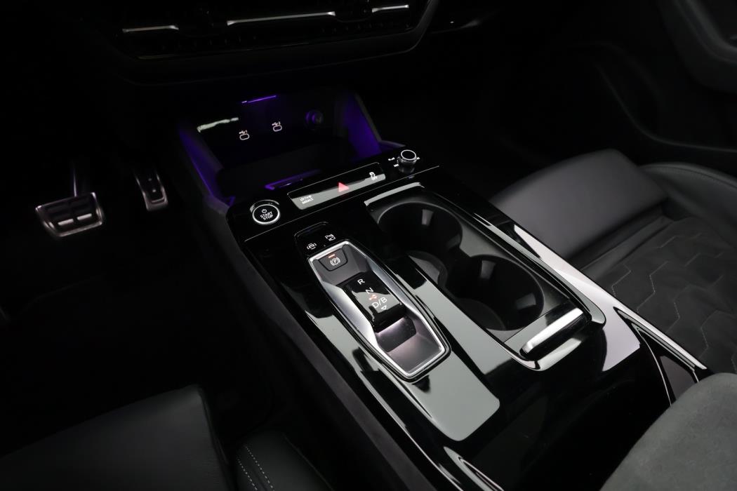 AUDI A6 e-tron 2025