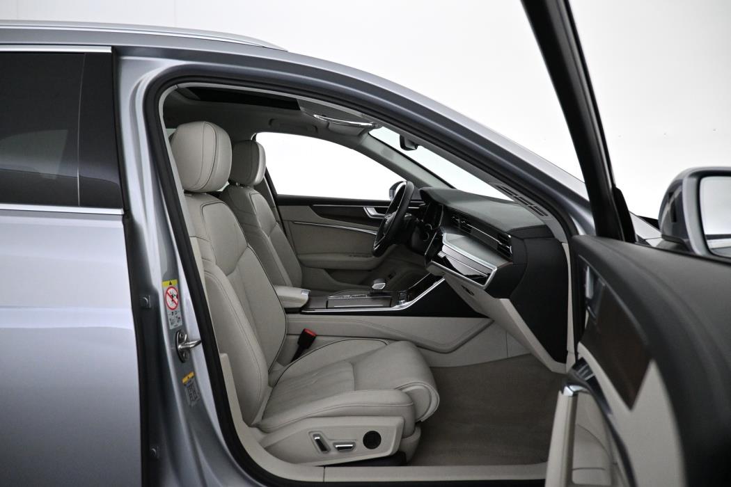 AUDI A6 2025