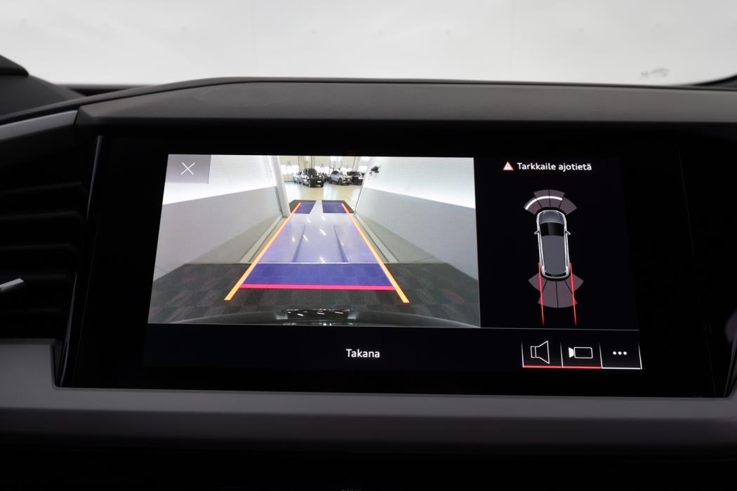 AUDI Q4 e-tron 2022