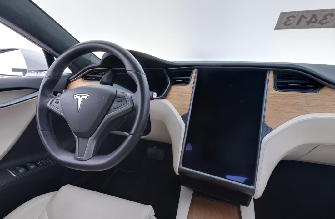 TESLA Model S 2021