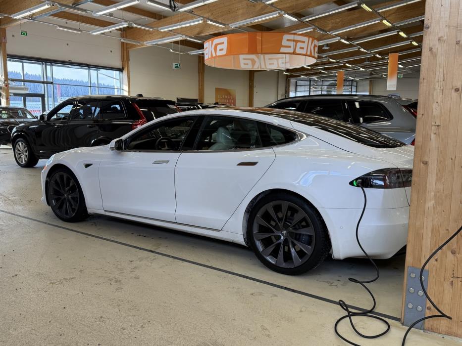 TESLA Model S 2021