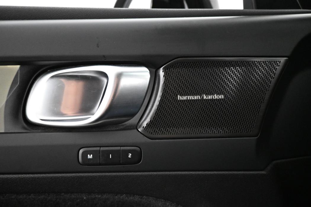 VOLVO C40 2023