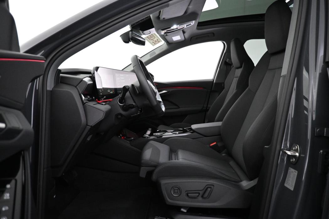 AUDI Q6 e-tron 2025