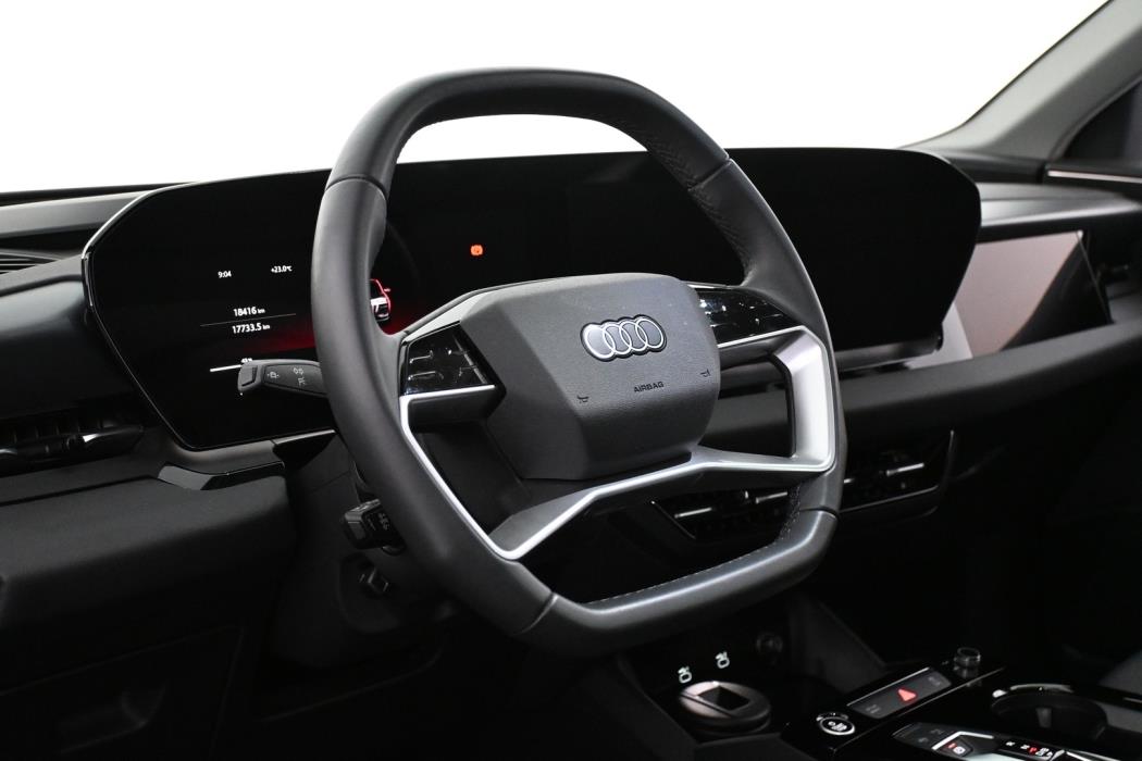 AUDI Q6 e-tron 2025