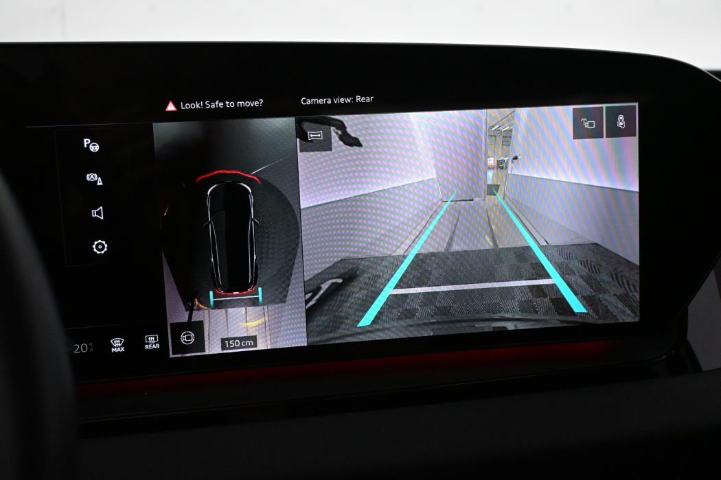 AUDI Q6 e-tron 2025