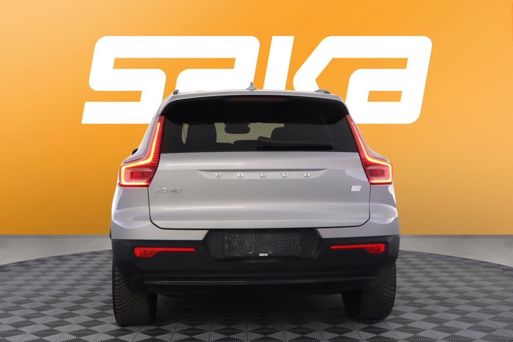 VOLVO XC40 2023